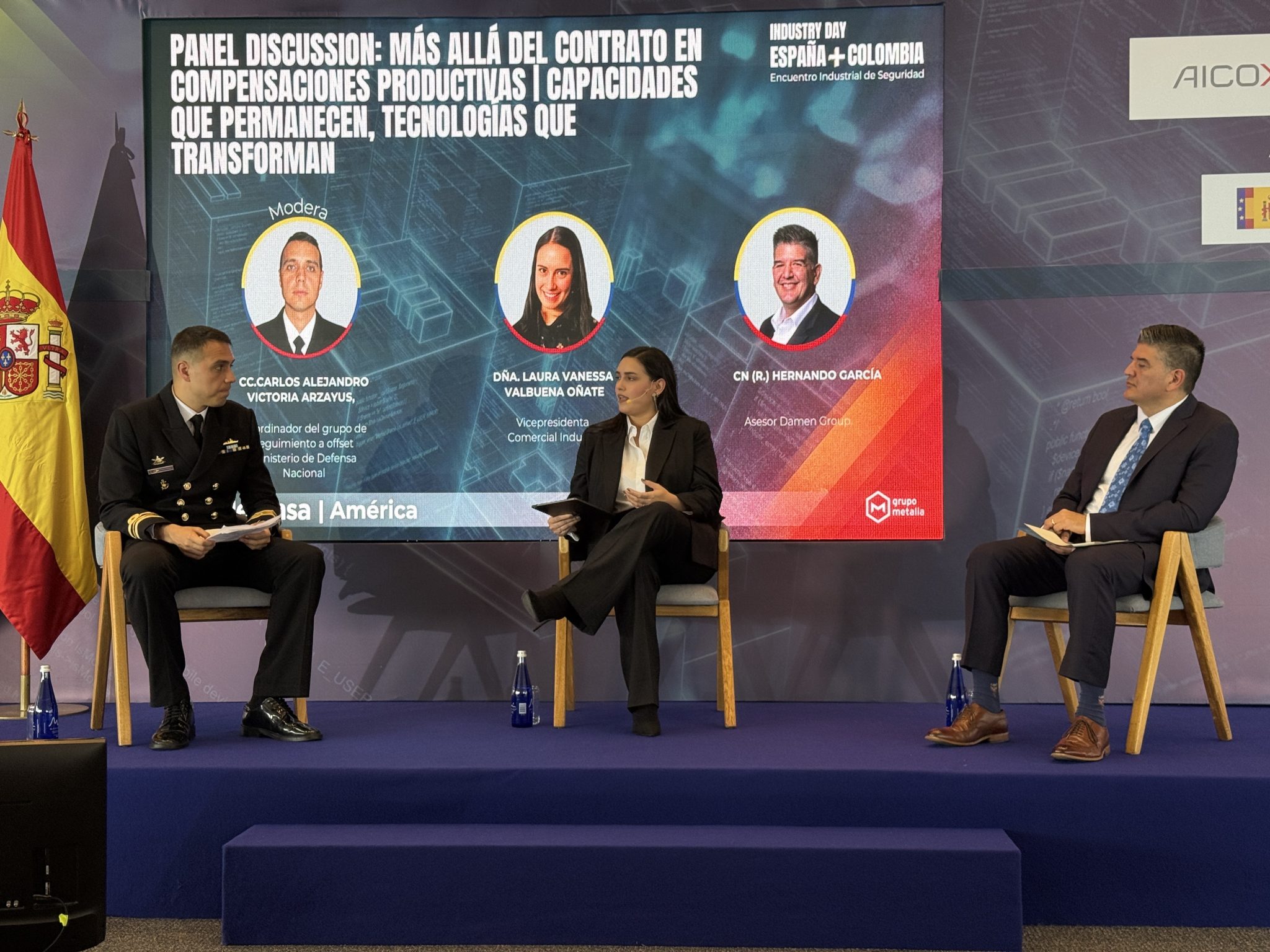 foto ponencia De izquierda a derecha CC Carlos Alejandro Victoria Laura Vanessa Valbuena Oñate Cr. (R) Hernando García